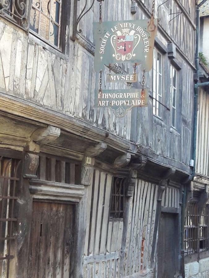 maison de ville idéalement située à honfleur avec parking Esterno foto